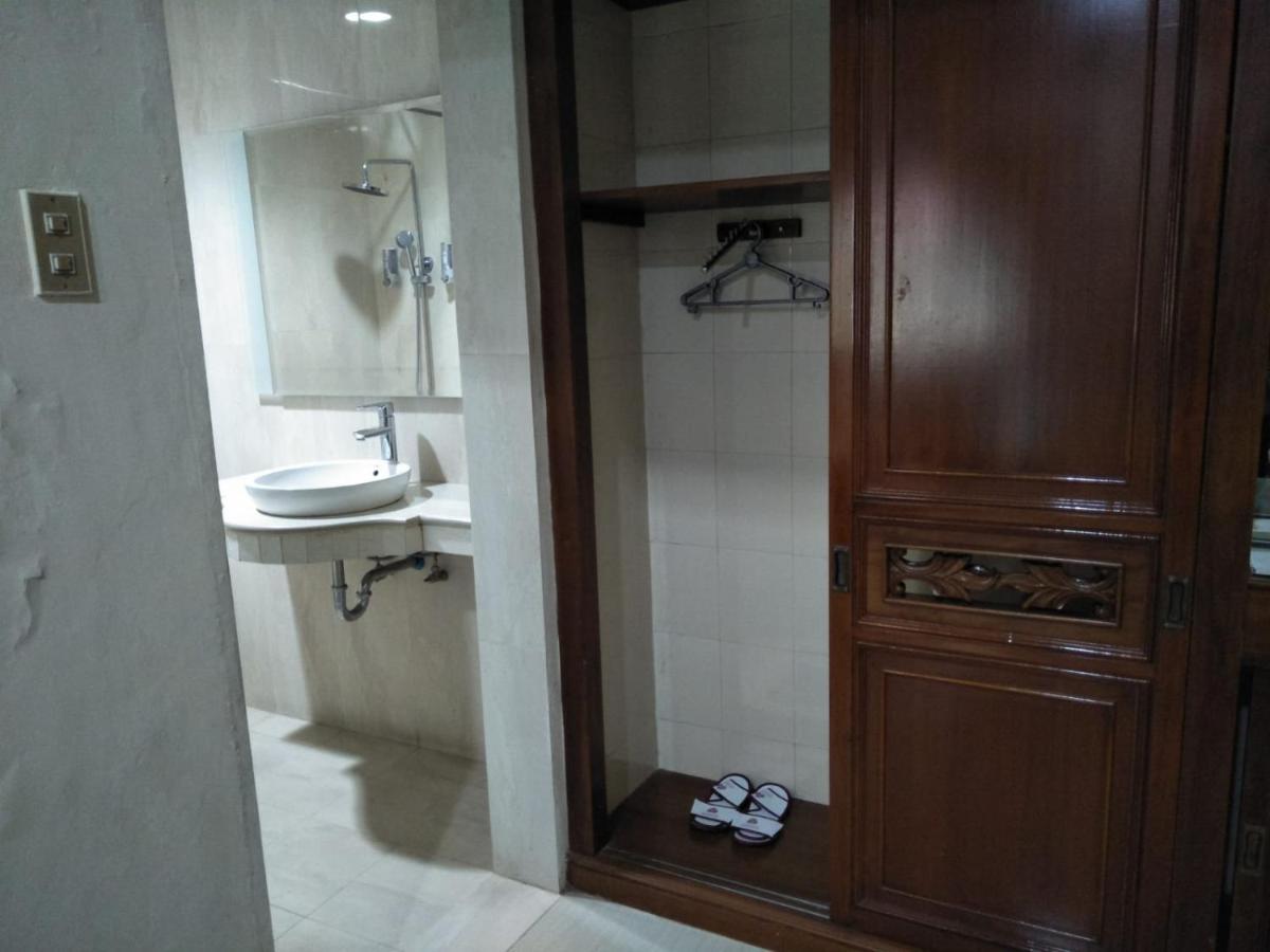 Hotel Indah Palace Джокякарта Екстериор снимка