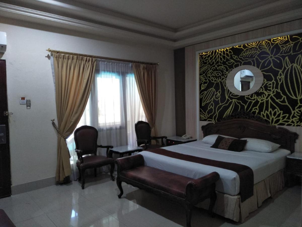 Hotel Indah Palace Джокякарта Екстериор снимка