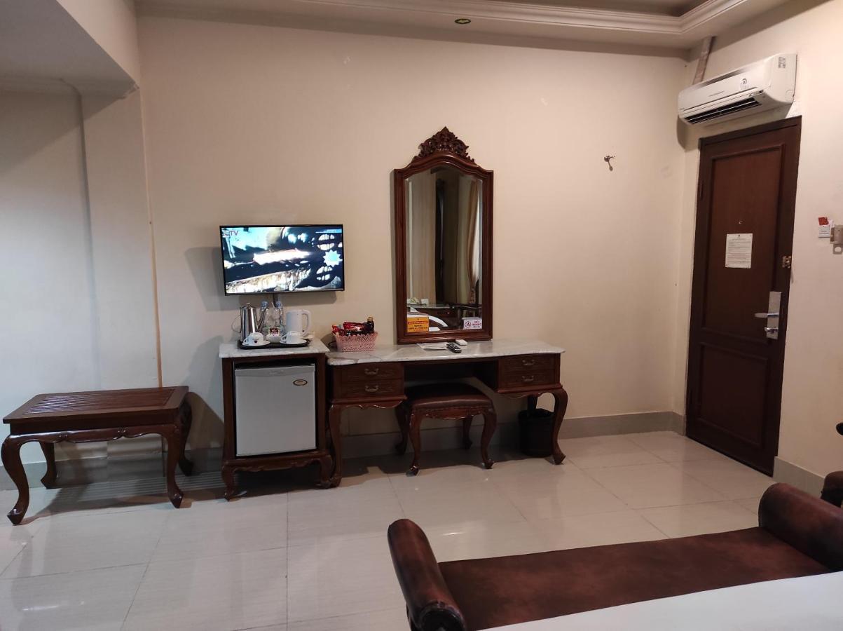 Hotel Indah Palace Джокякарта Екстериор снимка