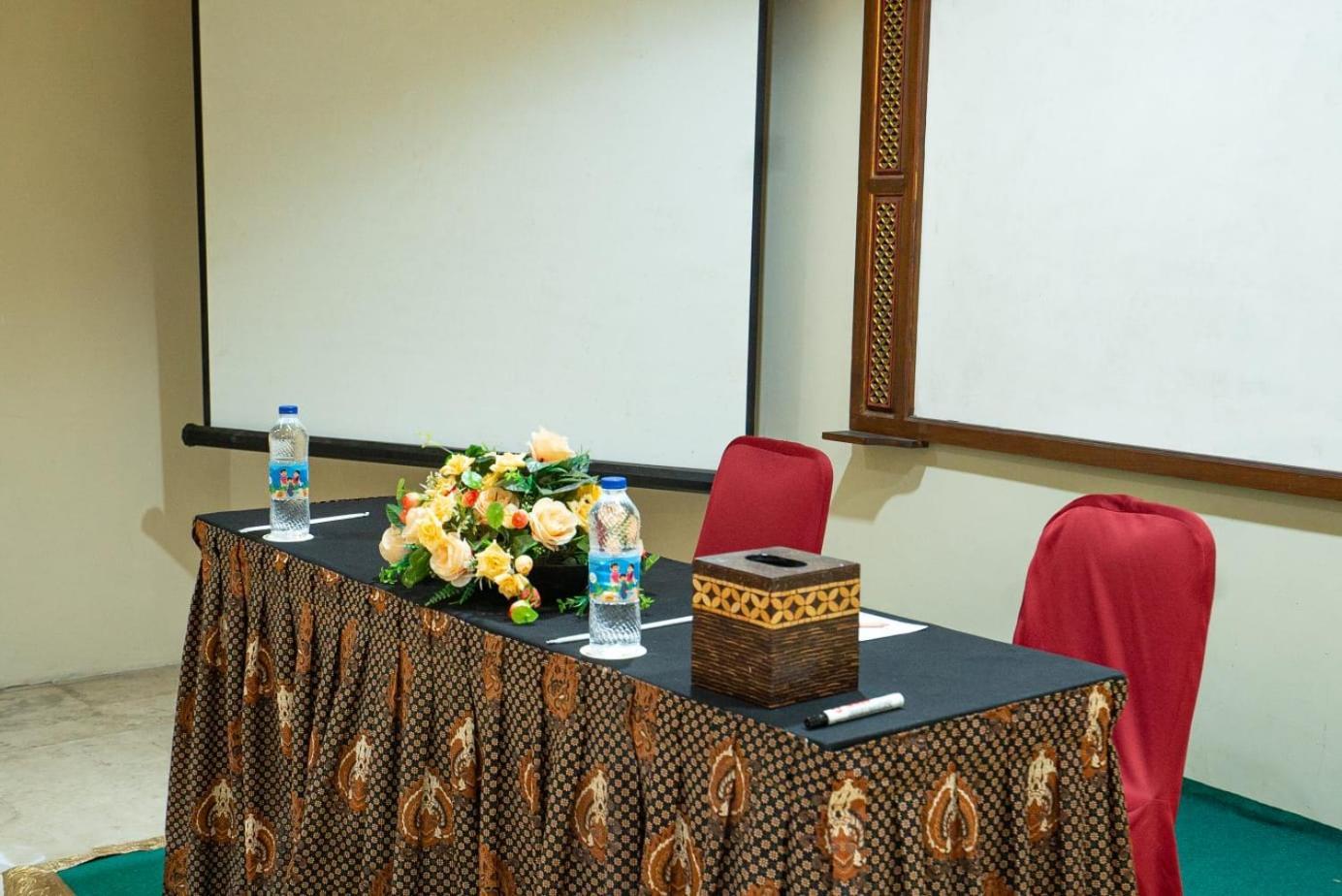 Hotel Indah Palace Джокякарта Екстериор снимка