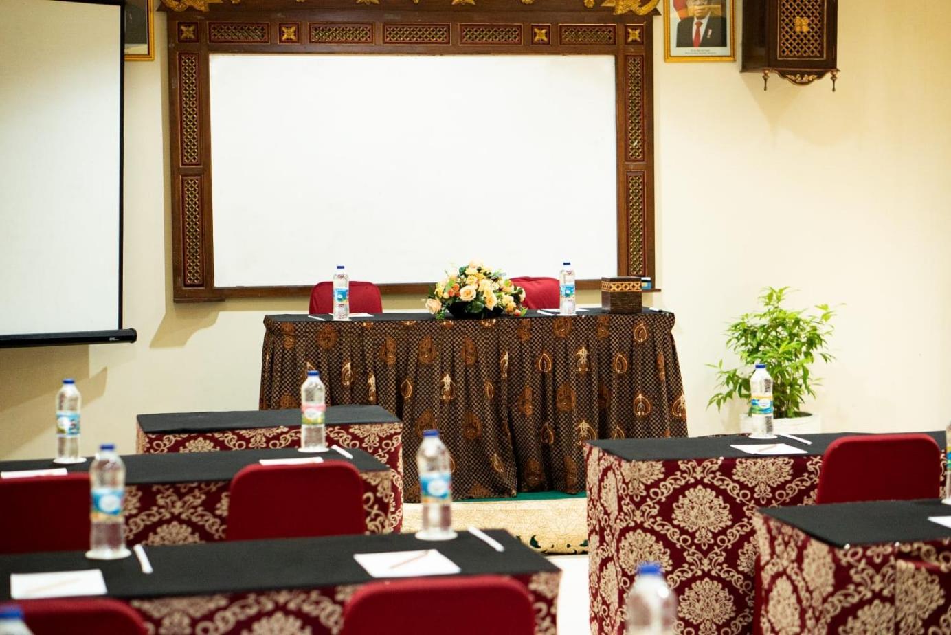 Hotel Indah Palace Джокякарта Екстериор снимка