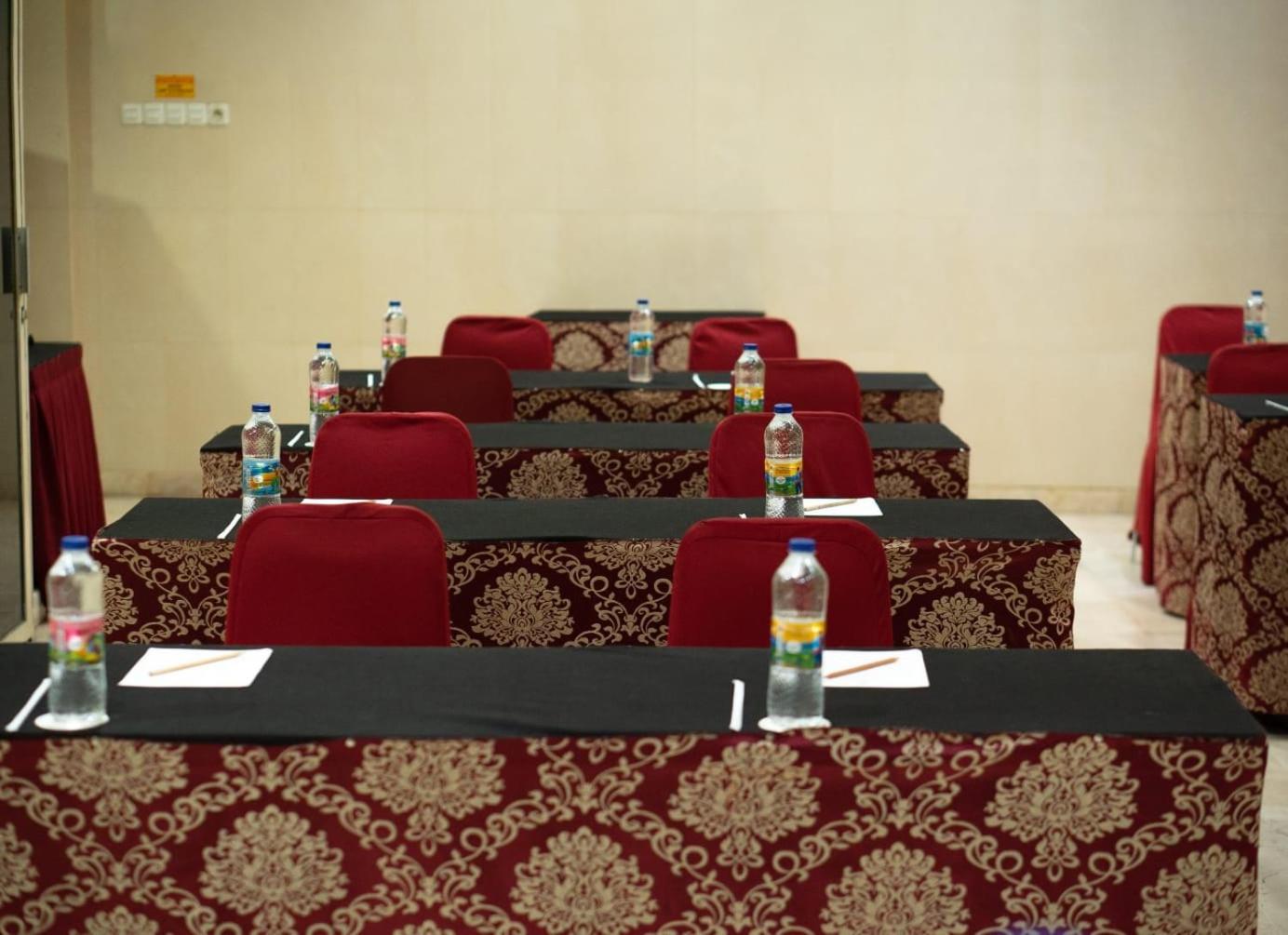 Hotel Indah Palace Джокякарта Екстериор снимка