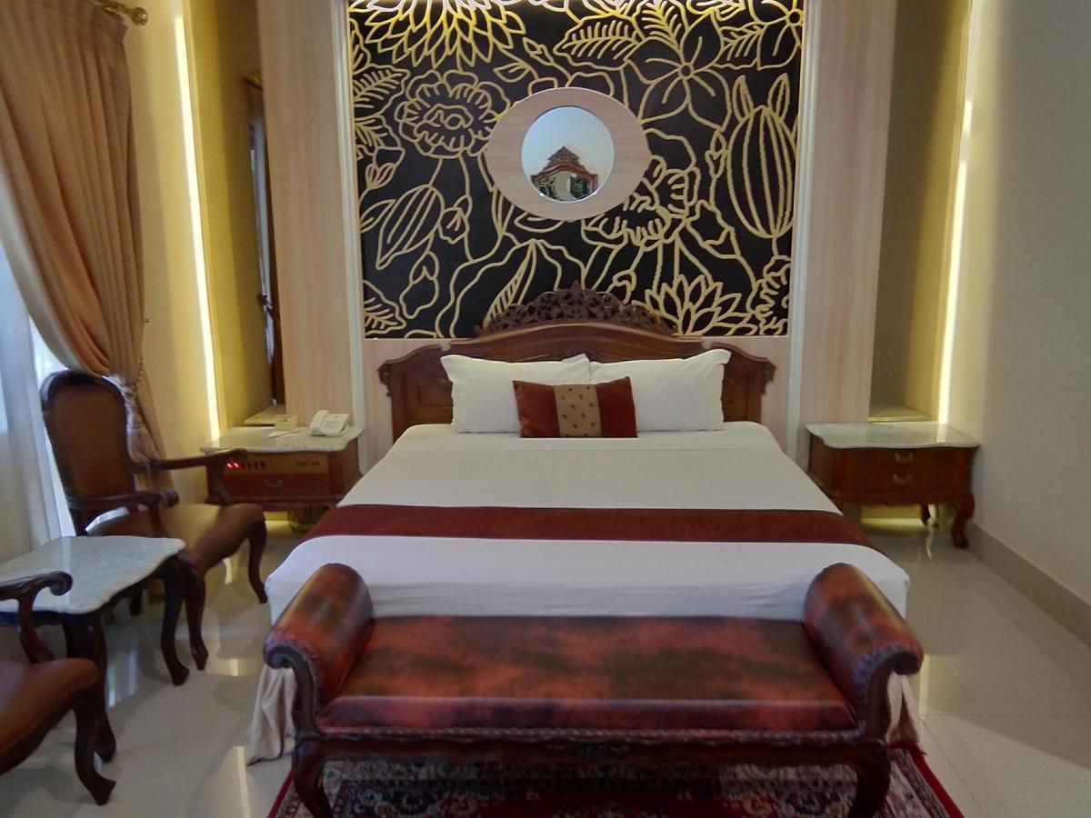 Hotel Indah Palace Джокякарта Екстериор снимка