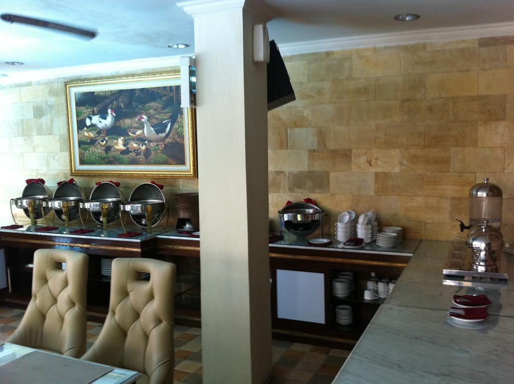 Hotel Indah Palace Джокякарта Екстериор снимка