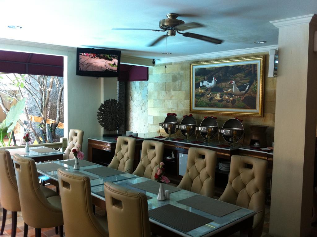 Hotel Indah Palace Джокякарта Екстериор снимка