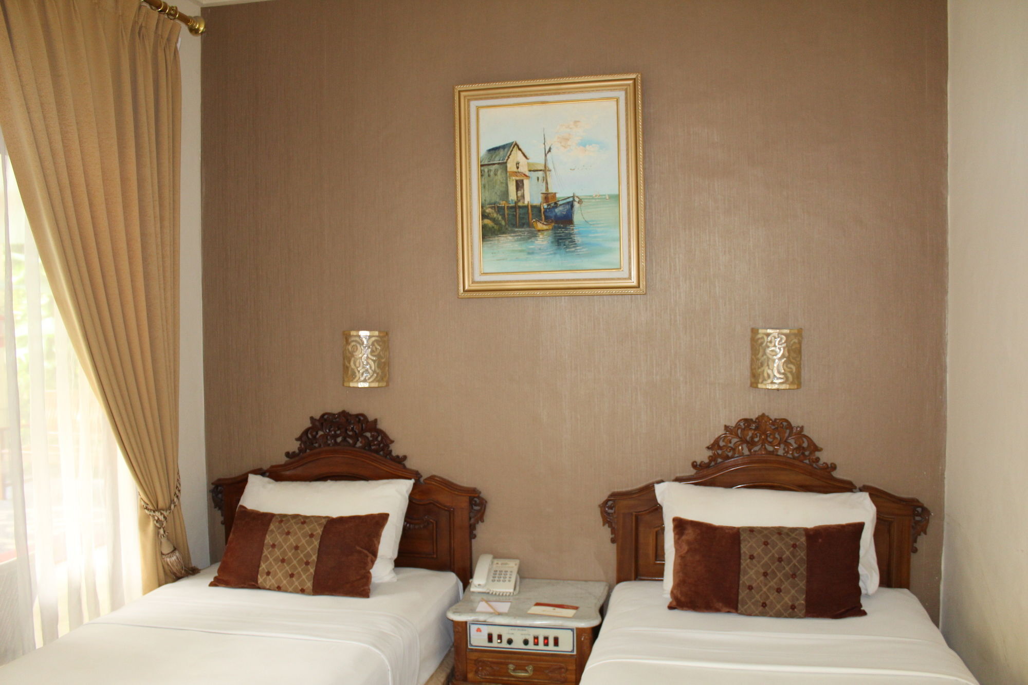 Hotel Indah Palace Джокякарта Екстериор снимка