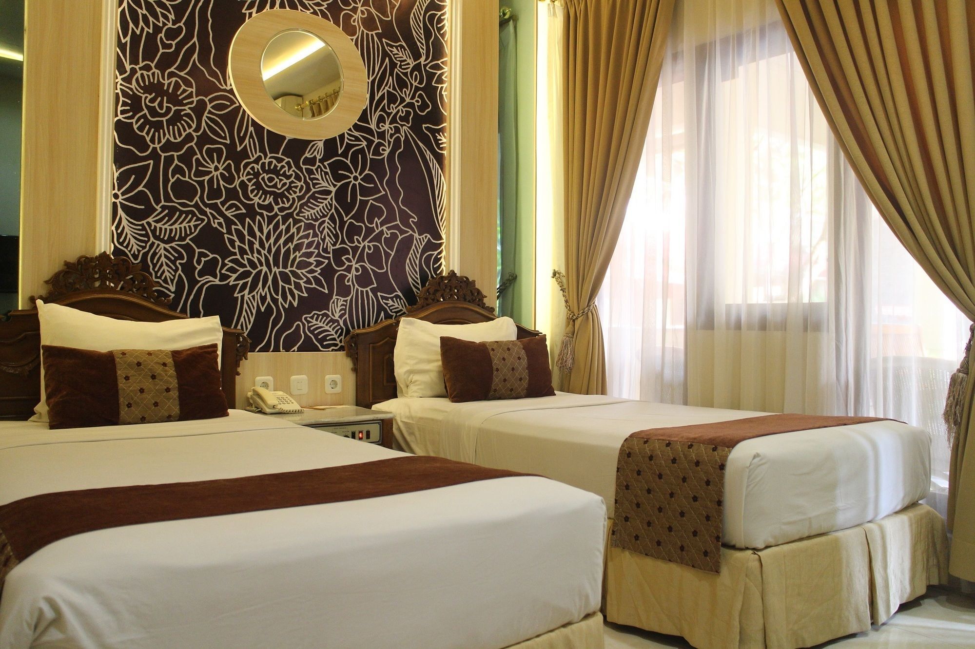 Hotel Indah Palace Джокякарта Екстериор снимка