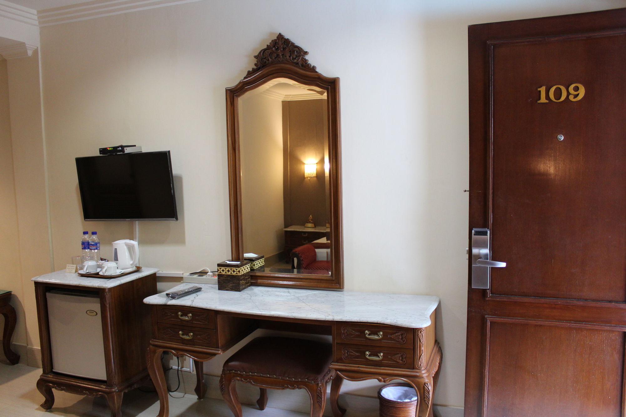 Hotel Indah Palace Джокякарта Екстериор снимка